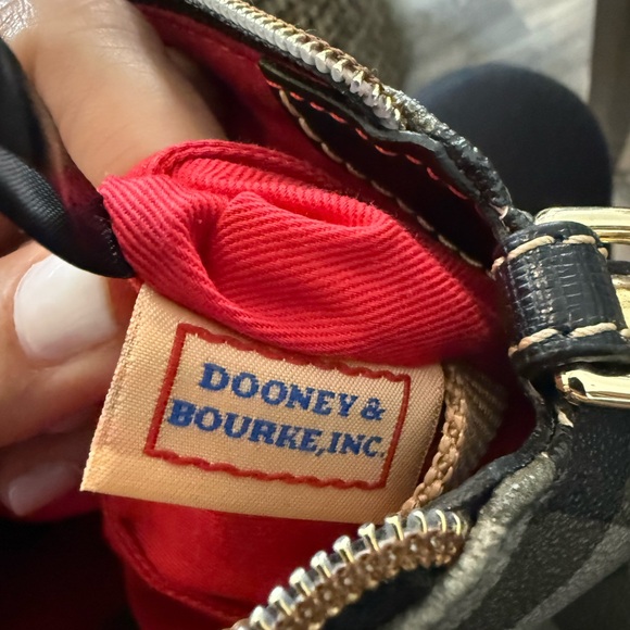 Dooney & Bourke Black and Tan Plaid Crossbody Bag New bag - Picture 5 of 6